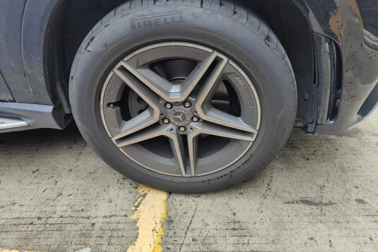 Used Mercedes-Benz GLE 2020 Facelifted GLE 350 4MATIC Luxury Edition Right Front Wheel Hub