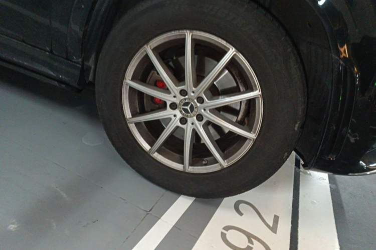 Used Mercedes-Benz GLE 2020 Restyled GLE 350 4MATIC Fashion Edition Right Front Wheel Hub
