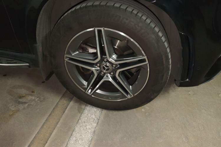Used Mercedes-Benz GLE 2020 Restyled GLE 450 4MATIC Dynamic Edition Right Front Wheel Hub