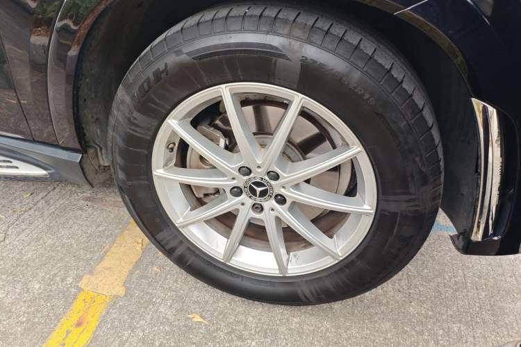 Used Mercedes-Benz GLE 2020 Restyled GLE 350 4MATIC Fashion Edition Right Front Wheel Hub