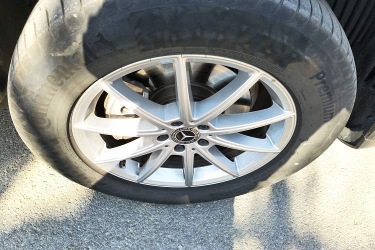 Used Mercedes-Benz GLE 2020 GLE 350 4MATIC Luxury Model Right Front Wheel Hub