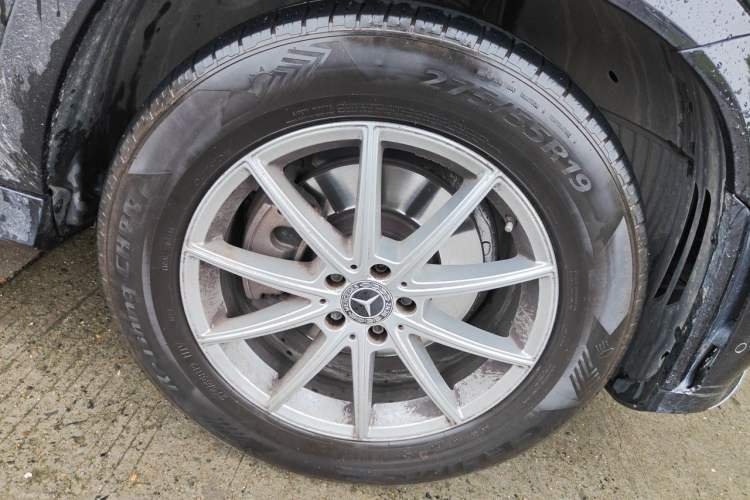 Used Mercedes-Benz GLE 2020 GLE 350 4MATIC Fashion Model Right Front Wheel Hub