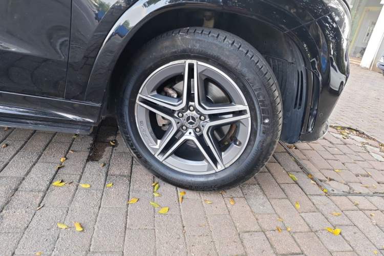 Used Mercedes-Benz GLE 2020 GLE 350 4MATIC Luxury Model Right Front Wheel Hub