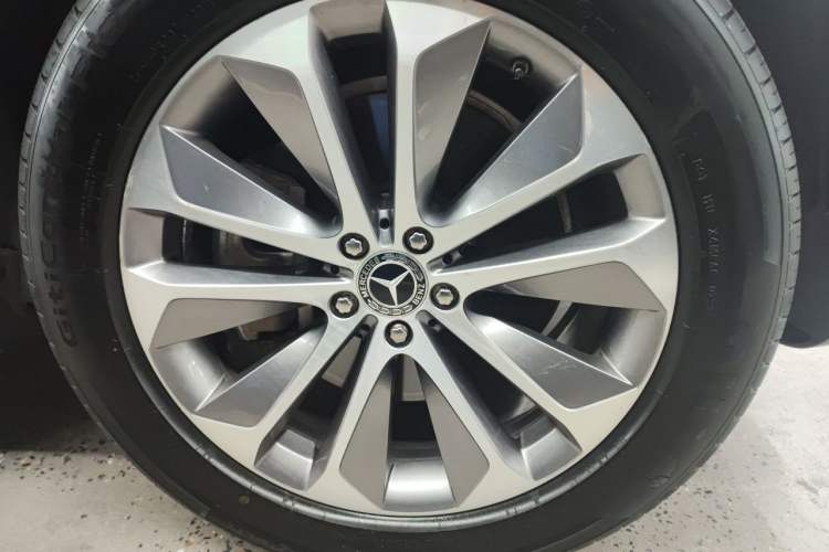 Used Mercedes-Benz GLE 2020 Facelifted GLE 450 4MATIC Stylish Edition Right Front Wheel Hub