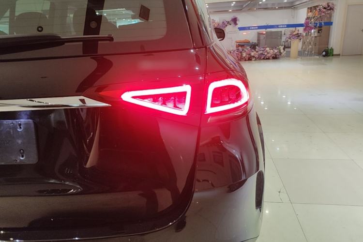 Used Mercedes-Benz GLE 2020 GLE 350 4MATIC Luxury Model Right Rear Taillight