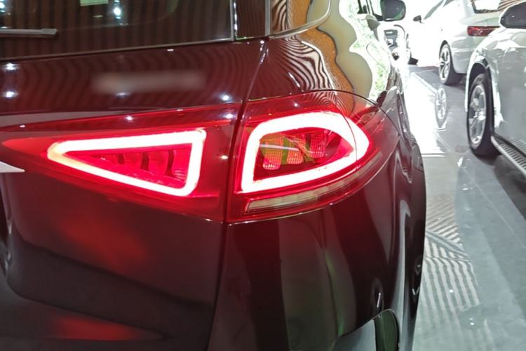 Used Mercedes-Benz GLE 2020 Restyled GLE 450 4MATIC Luxury Edition Right Rear Taillight
