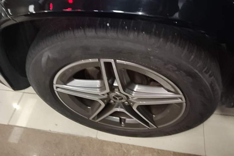 Used Mercedes-Benz GLE 2020 Restyled GLE 450 4MATIC Luxury Edition Right Rear Wheel Hub
