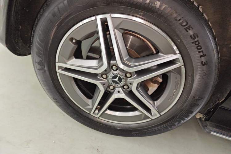 Used Mercedes-Benz GLE 2020 GLE 350 4MATIC Luxury Model Right Rear Wheel Hub