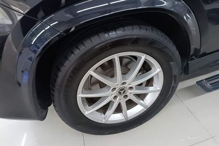 Used Mercedes-Benz GLE 2020 Restyled GLE 350 4MATIC Fashion Edition Right Rear Wheel Hub