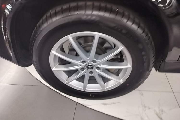 Used Mercedes-Benz GLE 2020 Restyled GLE 350 4MATIC Fashion Edition Special Version Right Rear Wheel Hub