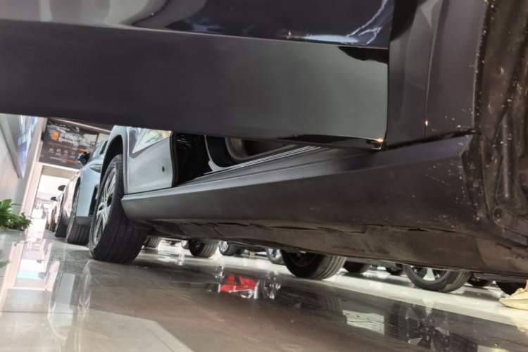 Used Mercedes-Benz GLE 2020 GLE 350 4MATIC Dynamic Edition Right Side Sill