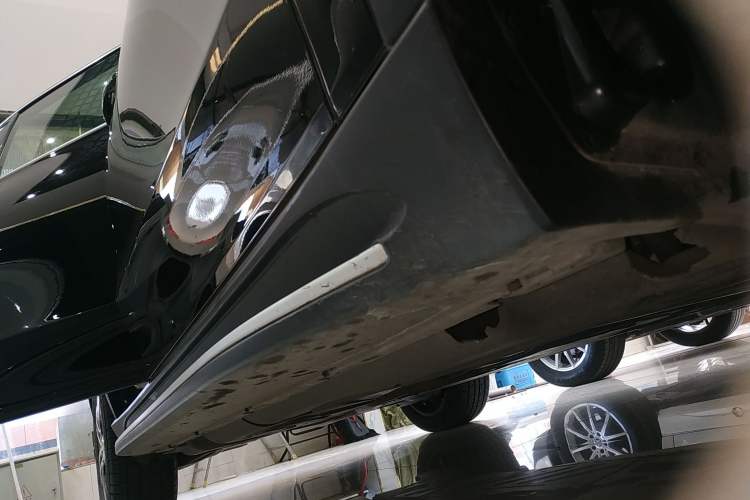 Used Mercedes-Benz GLE 2020 GLE 350 4MATIC Dynamic Edition Right Side Sill