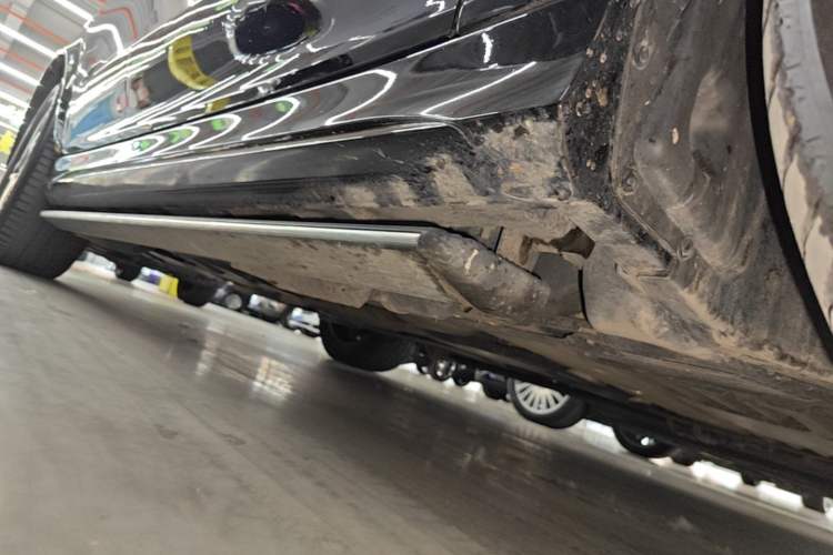 Used Mercedes-Benz GLE 2020 GLE 350 4MATIC Luxury Model Right Side Sill