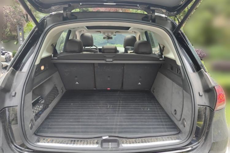 Used Mercedes-Benz GLE 2020 GLE 450 4MATIC Stylish Model Trunk