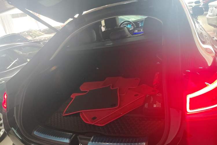 Used Mercedes-Benz GLE  Trunk