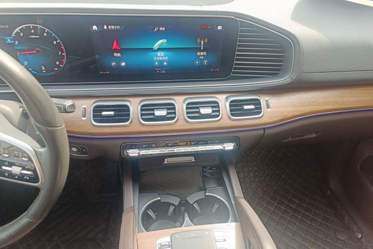 Used Mercedes-Benz GLE 2020 GLE 350 4MATIC Luxury Model Audio And AC Panel