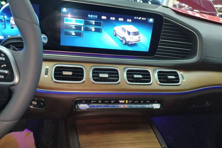 Used Mercedes-Benz GLE 2020 GLE 350 4MATIC Luxury Model Audio And AC Panel