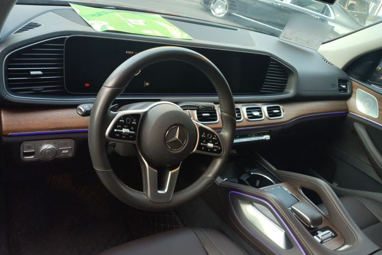 Used Mercedes-Benz GLE 2020 GLE 350 4MATIC Luxury Model Center Console