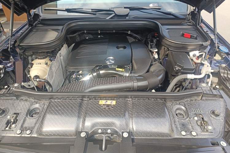 Used Mercedes-Benz GLE 2020 GLE 350 4MATIC Luxury Model Engine Bay