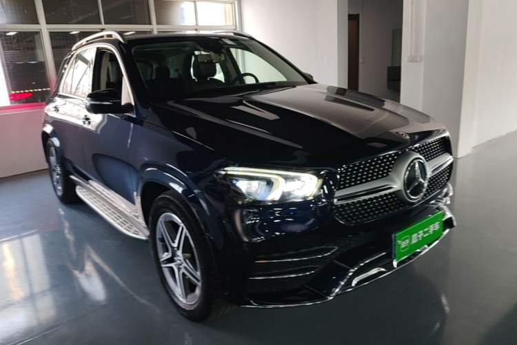 Used Mercedes-Benz GLE 2020 GLE 450 4MATIC Stylish Model Front Right 45 Deg