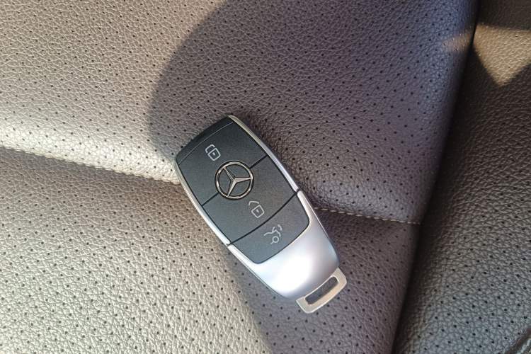 Used Mercedes-Benz GLE 2020 GLE 350 4MATIC Luxury Model Interior 1