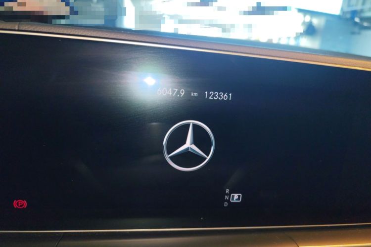Used Mercedes-Benz GLE 2020 GLE 350 4MATIC Fashion Model Odometer Close Up
