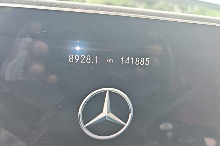 Used Mercedes-Benz GLE 2020 GLE 350 4MATIC Fashion Model Odometer Close Up