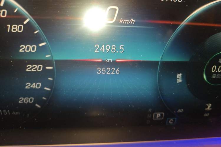 Used Mercedes-Benz GLE 2020 GLE 350 4MATIC Luxury Model Odometer Close Up