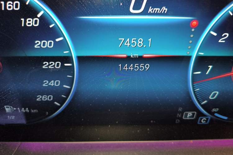 Used Mercedes-Benz GLE 2020 GLE 350 4MATIC Luxury Model Odometer Close Up