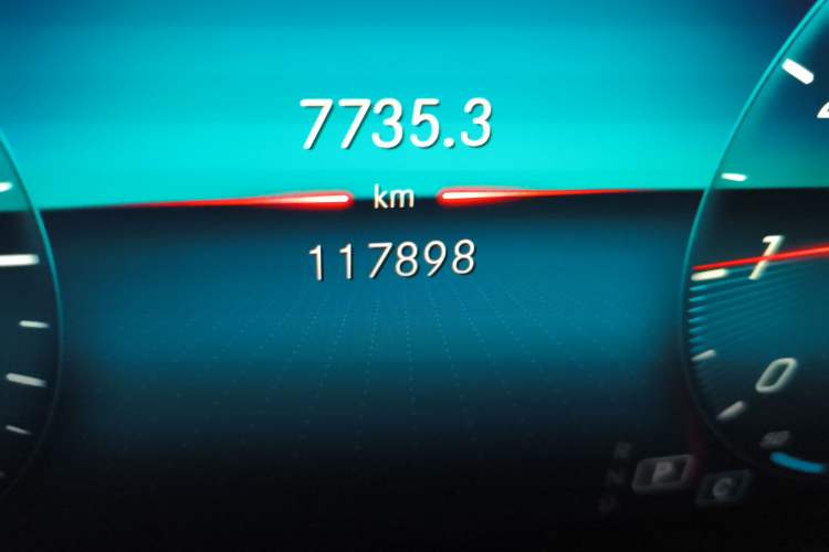 Used Mercedes-Benz GLE 2020 GLE 350 4MATIC Fashion Model Odometer Close Up