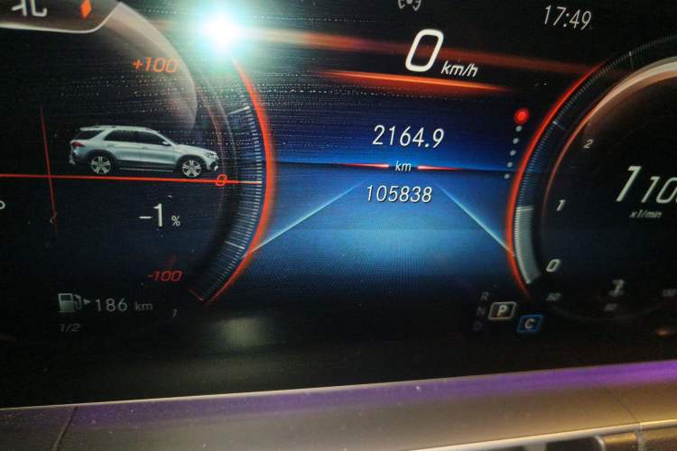 Used Mercedes-Benz GLE 2020 GLE 350 4MATIC Luxury Model Odometer Close Up