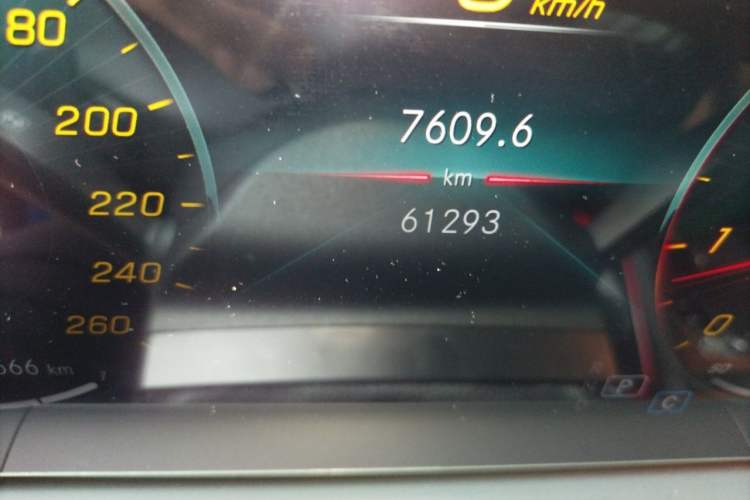 Used Mercedes-Benz GLE 2020 GLE 350 4MATIC Luxury Model Odometer Close Up