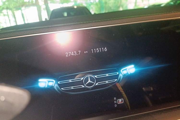 Used Mercedes-Benz GLE 2020 GLE 350 4MATIC Fashion Model Odometer Close Up