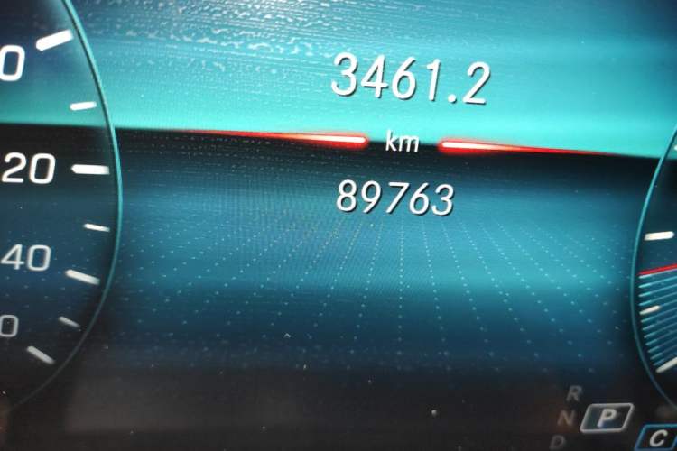 Used Mercedes-Benz GLE 2020 GLE 350 4MATIC Fashion Model Odometer Close Up