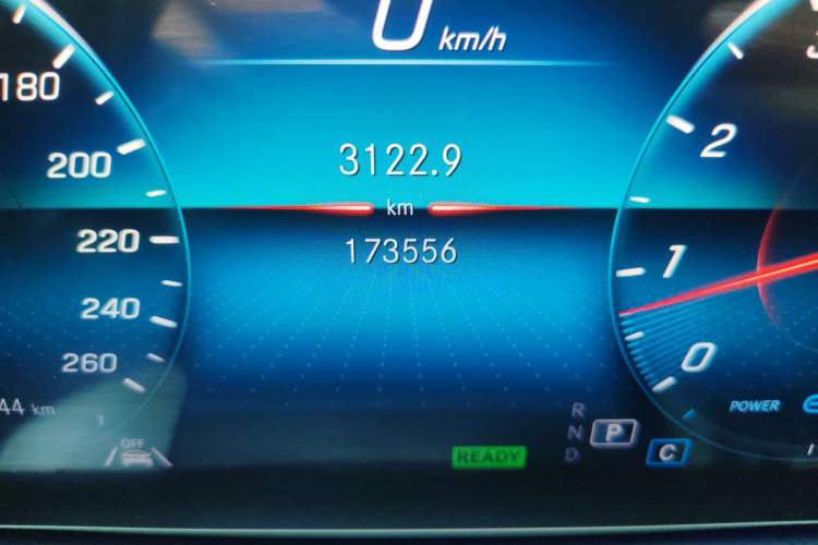 Used Mercedes-Benz GLE 2020 GLE 450 4MATIC Stylish Model Odometer Close Up