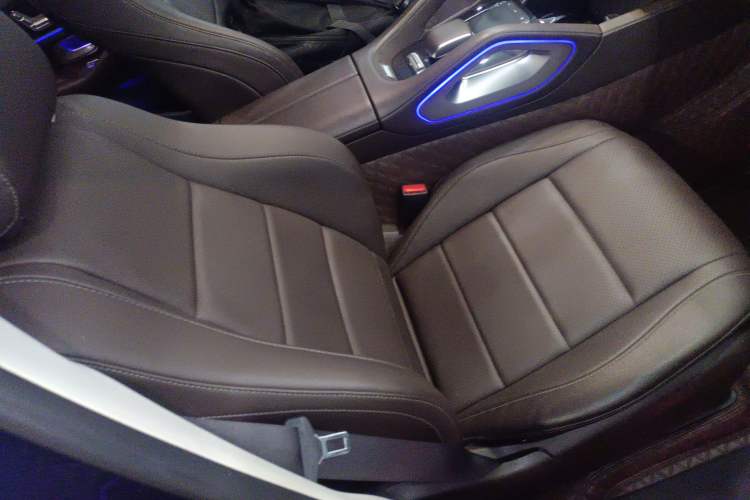 Used Mercedes-Benz GLE 2020 GLE 350 4MATIC Fashion Model Right Front Seat