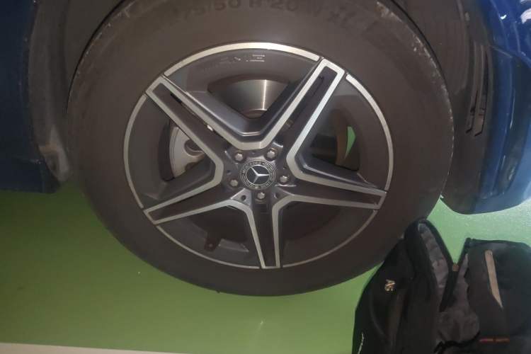 Used Mercedes-Benz GLE 2020 GLE 350 4MATIC Luxury Model Right Front Wheel Hub