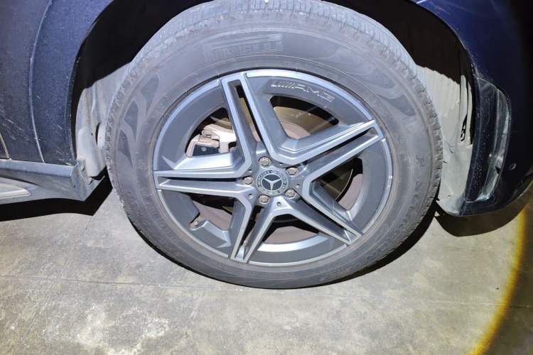 Used Mercedes-Benz GLE 2020 Restyled GLE 450 4MATIC Luxury Edition Right Front Wheel Hub