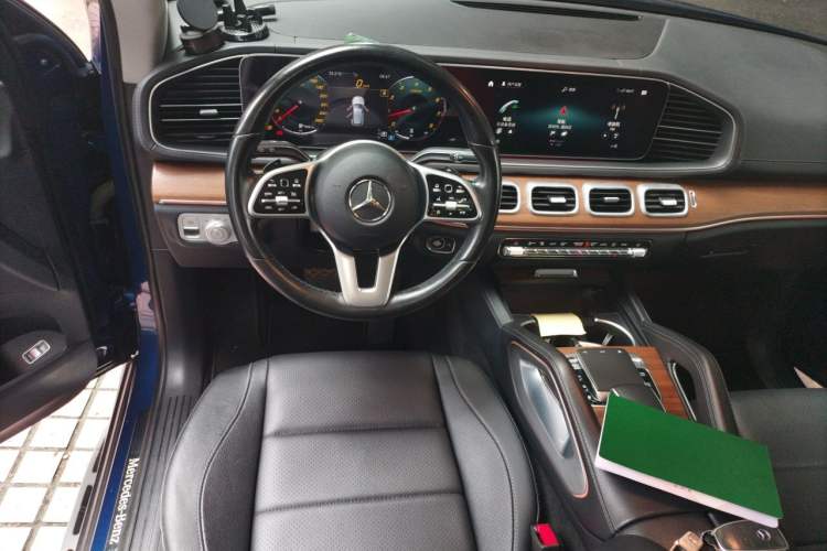 Used Mercedes-Benz GLE 2020 GLE 350 4MATIC Luxury Model Steering Wheel