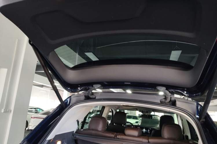 Used Mercedes-Benz GLE 2020 GLE 450 4MATIC Stylish Model Trunk