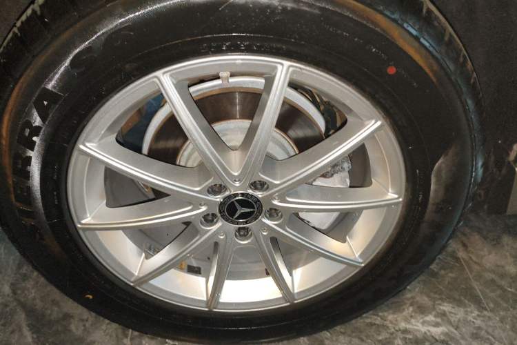 Used Mercedes-Benz GLE 2020 Restyled GLE 350 4MATIC Fashion Edition Special Version Right Rear Wheel Hub