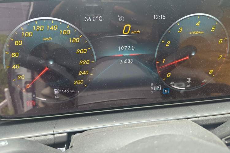 Used Mercedes-Benz GLE 2020 GLE 350 4MATIC Fashion Model Odometer Close Up