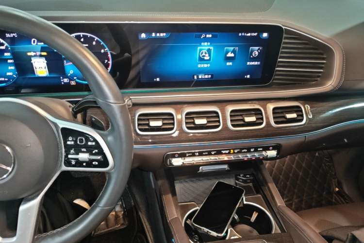 Used Mercedes-Benz GLE 2020 Restyled GLE 350 4MATIC Fashion Edition Audio And AC Panel