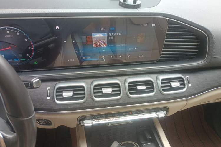 Used Mercedes-Benz GLE 2020 GLE 450 4MATIC Stylish Model Audio And AC Panel