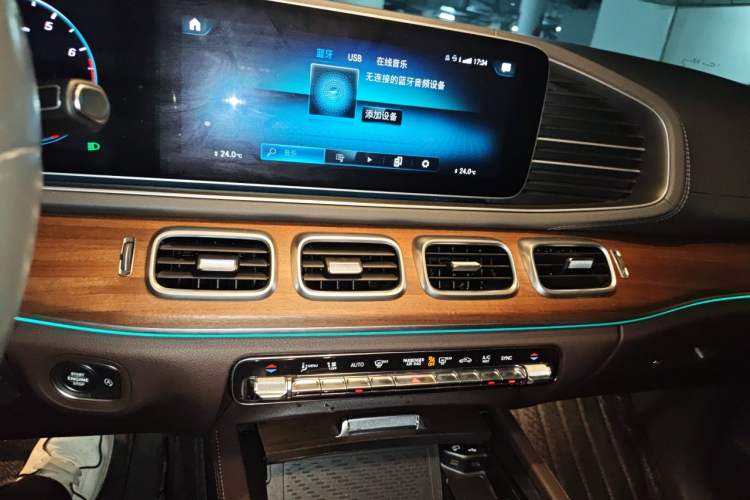 Used Mercedes-Benz GLE 2020 GLE 350 4MATIC Luxury Model Audio And AC Panel