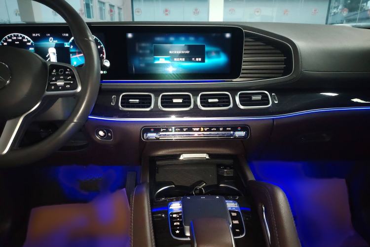 Used Mercedes-Benz GLE 2020 Restyled GLE 350 4MATIC Fashion Edition Audio And AC Panel