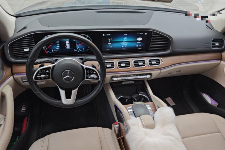Used Mercedes-Benz GLE 2020 GLE 350 4MATIC Luxury Model Center Console