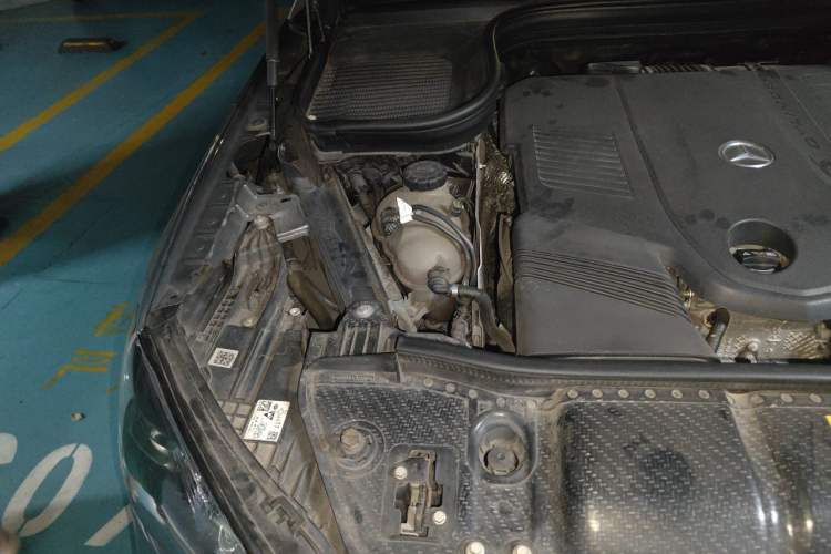 Used Mercedes-Benz GLE 2020 Restyled GLE 450 4MATIC Luxury Edition Engine Bay Right
