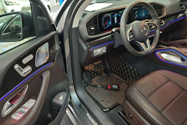 Used Mercedes-Benz GLE 2020 Restyled GLE 350 4MATIC Fashion Edition Interior 3