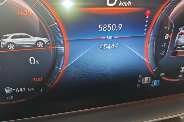 Used Mercedes-Benz GLE 2020 GLE 350 4MATIC Luxury Model Odometer Close Up